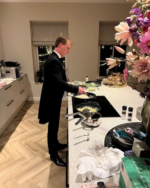 André in rok aan het fornuis
