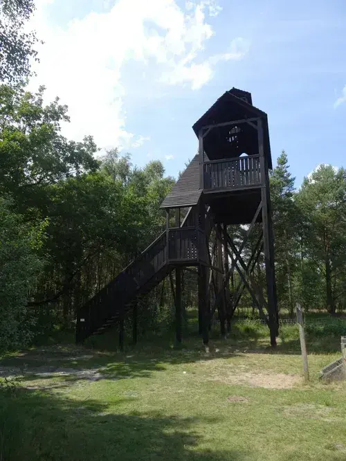 Uitkijktoren in het bos
